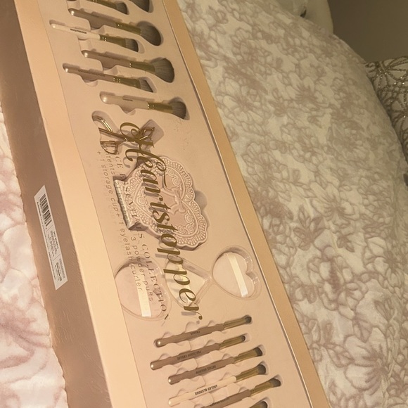 TikTok Viral Heartstopper Pink Makeup Brush Set - Picture 6 of 14